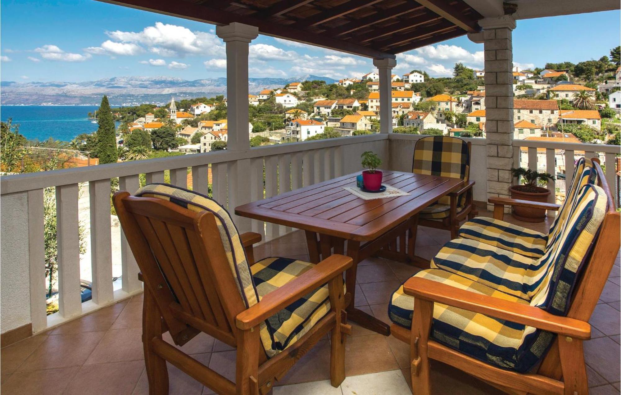 Nice Apartment In Splitska With Wifi ภายนอก รูปภาพ