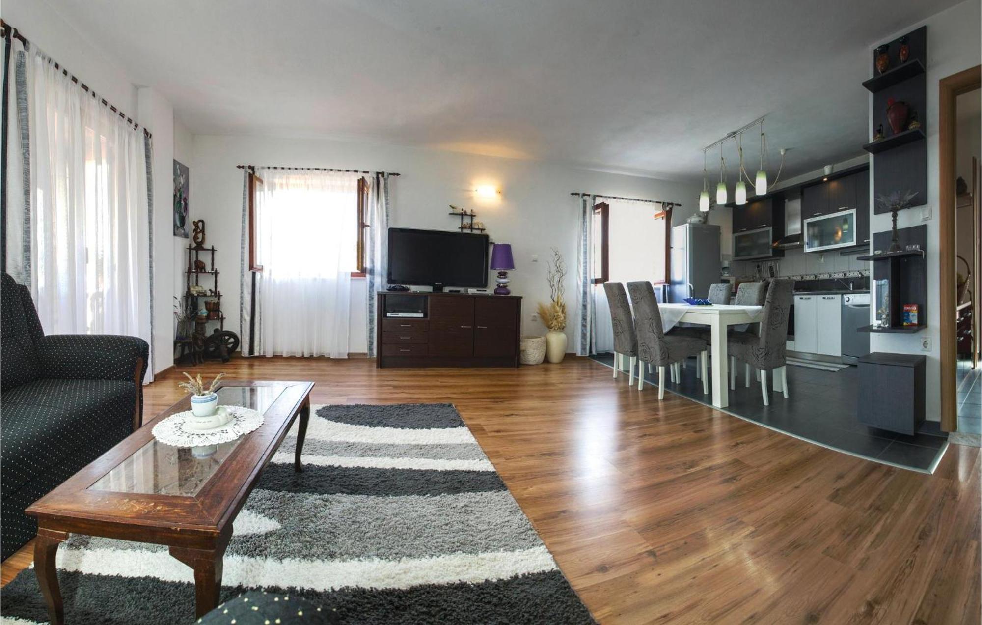 Nice Apartment In Splitska With Wifi ภายนอก รูปภาพ